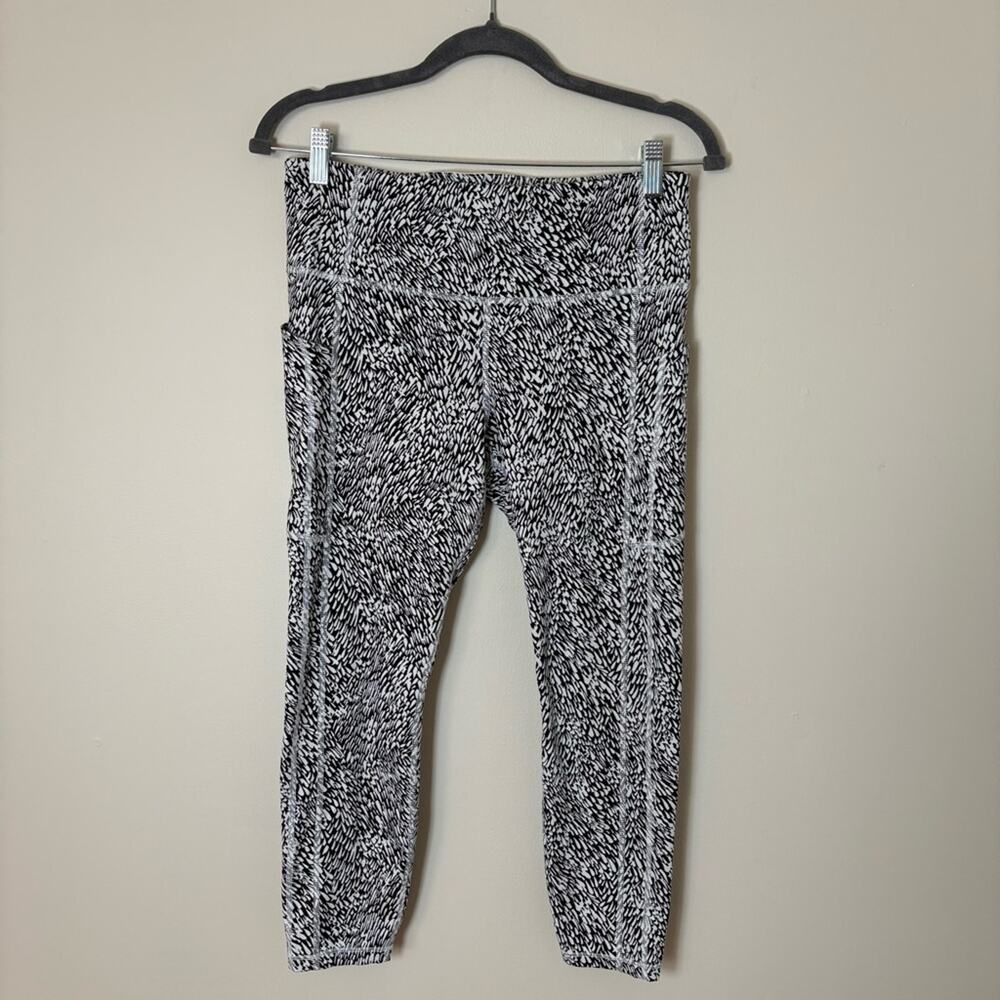 Athleta Ultimate Stash II Textured 7/8 Leggings SZ L Black White Activewear